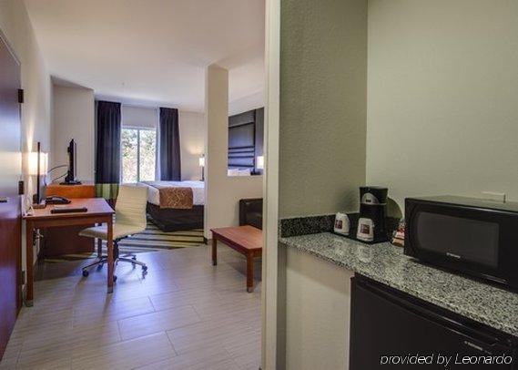 Comfort Suites Denham Springs Exterior foto
